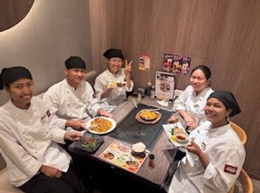 千房 福利厚生◎
働きやすさ重視！
楽しく働けて、
お得な社割とお給料Get♪♪