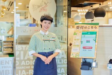 研修、マニュアル完備だからキッチン未経験でもOK◎
ベテランスタッフが包丁の握り方から丁寧に教えます★