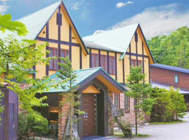 洋館のようなかわいいホテル♪
家庭や学校と両立しながら活躍できる環境◎まずはお気軽にご応募ください!
