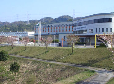 バンドー化学株式会社和歌山工場 20〜40代のスタッフが活躍中！
困ったことがあれば気軽に相談できる、
温かい雰囲気が魅力です！