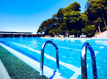 夏の思い出の1ページを
私たちと一緒に刻みませんか？
3ヶ月間の間で週2～◎
Wワークでも働けます！