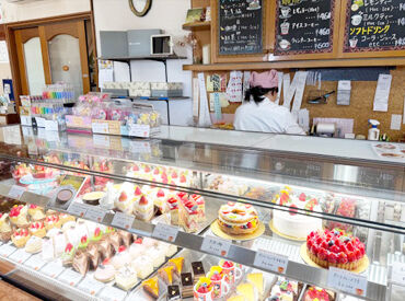 主婦パートさん2名、学生アルバイト3名、
日勤専属スタッフ1名が活躍中♪
未経験からスタートした方ばかりです◎