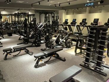 プライベートとの両立もしやすい
・1日4h～OK
・シフトは2週間毎の提出♪
→旅行やテスト期間等はご相談ください◎