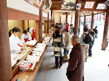 吉備津神社 伝統の袴で巫女さんデビュー♪
学生さんも大歓迎◎
お仕事未経験でもすぐに馴染める、安心の環境です！