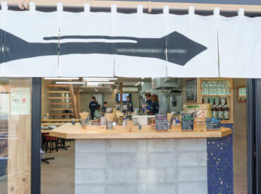 やきとり酒場 一鳥前 松江店 ＼初バイトを応援！／
学校以外のつながりもグッと広がる！
みんなで楽しく働ける環境が魅力です！