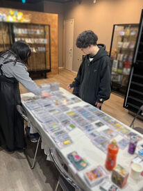 トレカマニアの方、社長さんなどの常連さんが多いので、
接客はもちろん、会話を楽しみたい方にもピッタリです◎