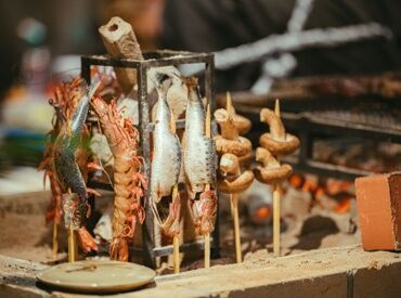 ★★友達応募も大歓迎★★
1食200円のまかない有り♪
"格安"でお財布にも優しい(笑)
近隣にも系列店舗多数♪