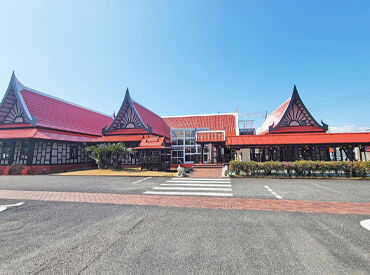 スタッフ同士は和やかで、みんな優しい雰囲気♪
分からないこともすぐ聞けるから、初めての飲食バイトにもピッタリ!