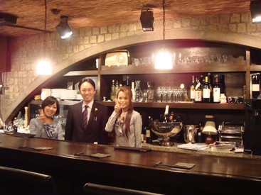 会員制ワインバー 銀座Ryu  女性スタッフ活躍中◎
高時給1900円～＆深夜は2200円。
終電後はタクシー代支給で安心♪