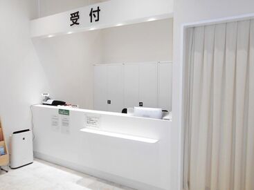 眼科で患者さまの受付や、
検査補助のお仕事をお願いします＊
お仕事はしっかり教えるので
初めての方もご安心ください♪