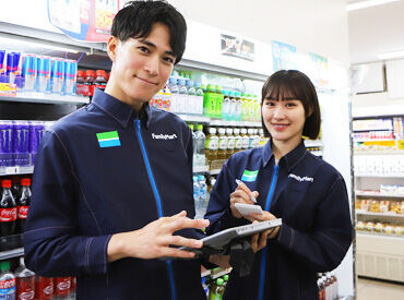 ＼＼必ず複数名で店舗を運営★*／／
深夜でも2～3名のシフト体制！
困ったことがあればみんなで協力して解決します♪