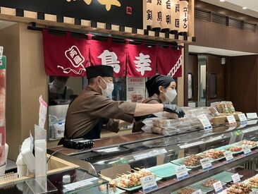 両国鳥幸　大丸東京店 歴史ある焼き鳥屋さんの弁当販売をお手伝い★
東京駅内にある大丸が勤務地です♪