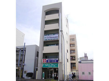 仕事時はスーツで来校頂くか白衣を貸与
服装も自由でオシャレOK☆
お仕事が終わったらそのままお出かけも♪