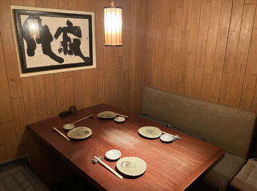 カウンターが9席と個室は1つだけ♪
こじんまりした空間のため、お客様との距離も近く常連のお客様も多数いらっしゃいます◎