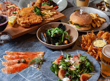 国際色が強く開かれた地域である「みなとならい」エリアへの出店!HUGEもライフスタイルや国籍etc…多様性を大事にしています。