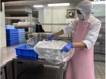 コンパスグループ・ジャパン株式会社 勤務地：和歌山工業高等専門学校　21770_p 幅広い年代のスタッフが活躍中★調理スタッフの補助をお願いするので「調理に自信がない…」という方でも安心して働けます◎