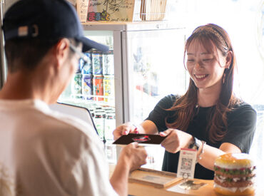 ＜未経験OK＞どのシフトにも必ず社員がいるから安心！
店舗内が4人以下になることもないのも安心のポイント♪