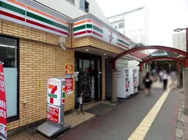 ≪陳列品出し業務は意外と楽しい！？≫
キレイに並べられたときは達成感！
コツもしっかりレクチャーします！