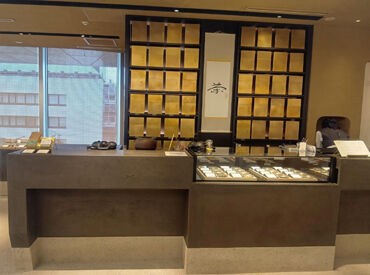 落ち着いた接客が好きな方にピッタリ！
オシャレな店舗で自分らしく働きませんか・・★
※写真は茶々水 SASUI 伊藤園