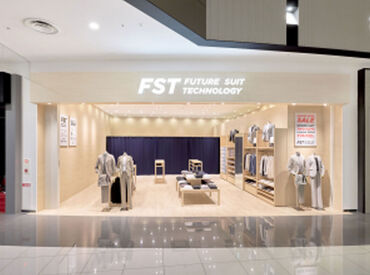 FUTURE SUIT TECHNOLOGY イオンモール堺鉄砲町店 コンセプトは「にぎわいカジュアルモール」！
幅広い層が働いています♪