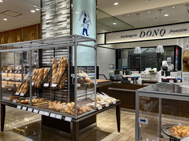 明治38年創業の老舗ベーカリー
生地の仕込みから焼き上げまでを
手間ひまかけて作った"できたてのパン"を提供しています♪