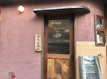 れんげ料理店 商店街にひっそりと佇む隠れ家。
大将熟練の技が光る創作料理の数々は
市場での出会いからインスピレーションを受けたものも◎