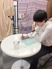 学生さんも大歓迎◎
誰でもできる簡単なアンケート調査！
声かけに緊張する方も、店舗スタッフのサポートがあるので安心☆