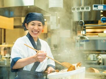 丸亀製麺 イオンモール高知店［111328］ 本場讃岐の臨場感が味わえる☆お客さまのワクワクした顔もカウンターからよく見えて楽しいですよ