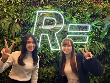 研修やマニュアルも整っていて安心◎
髪色や服装の自由度も高いので自分らしくリラックスして働けますよ♪