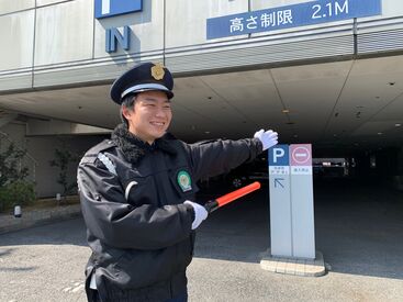 難しい作業ではありません！
経験豊富な先輩と一緒に動きながら、
少しずつ現場の流れや誘導のコツを掴んでいってくださいね♪
