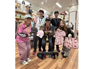 ムラサキスポーツ　光の森店 #ゆめタウン光の森内
#駅直結で雨の日も傘いらず
#短期大歓迎
#社割有 #勤務開始日の相談OK
#交通費支給
#履歴書不要　etc...