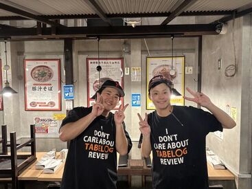 レトロかわいいTシャツはスタッフにも大好評♪
アクセや帽子でオリジナルコーデもできるので楽しさも◎