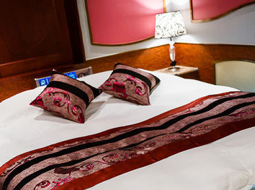 「この曜日に働きたい」
「深夜に入って稼ぎたい」など、
シフトはお気軽にご相談くださいね♪
あなたの希望を最優先します！