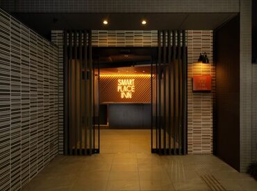 スマートプレイスイン京都四条大宮駅【031】 ≪まるで異国の世界!?≫
海外感が滲み出る、デザイナーズホテル！

髪色やピアスなど... 普段の格好で働ける♪