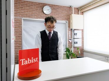 ＼簡単な研修があるので未経験でも安心♪／
宿泊者の受付や事務処理など!
語学力を活かせる機会があるかも…!?