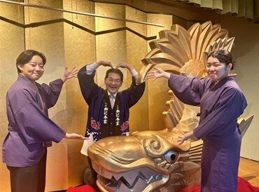 札幌かに本家　栄中央店 面接は写真中央にいる店長♪和やかな雰囲気が超魅力◎
シフトや働き方は何でも相談してOK！
気負わずご応募くださいね♪