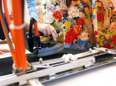 株式会社二条丸八 主婦さんが多めの職場♪
週3日～相談OKだから、
家事や育児の合間にも始めやすい軽作業ワーク◎