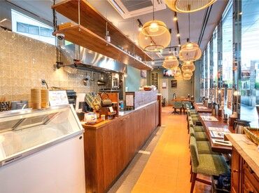 八百屋とごはん たかはし ★★友達応募も大歓迎★★
1食200円のまかない有り♪
"格安"でお財布にも優しい(笑)
近隣にも系列店舗多数♪