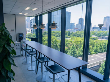 ▼ランチ補助あり
100～200円で利用できる置き型社食を完備！
お弁当を準備しなくても気軽にランチを楽しめます◎