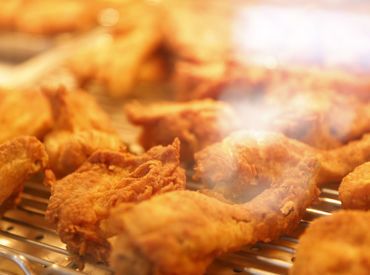 イオン内にあるから、お仕事前後に買い物もできて便利ですよ☆
またフードコート内なので、客席やトイレ清掃もありません◎