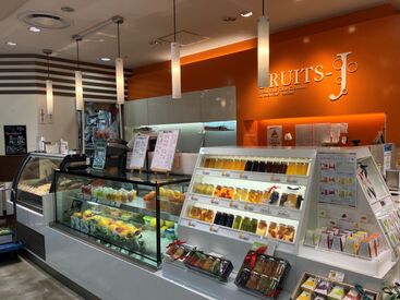 シンプル作業でお仕事カンタン！
「今日は、桃やぶどうがお買い得です～!!」
元気なお声かけからスタート★