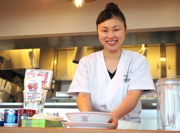 <食券制でかんたん接客★>
バイトデビュー・久しぶりのお仕事復帰にも◎
食券制なので、オーダーとお会計はありません!!