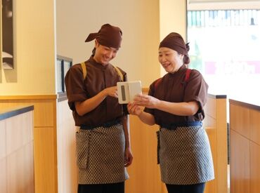 「初飲食バイト」でも安心♪
研修に特別チカラを入れています!
自信を持ってバイトができるよう、
全力でサポートします★