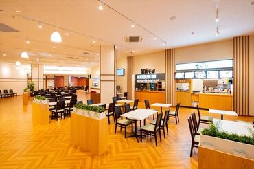 清潔感があり、きれいな施設。*〇
従業員数が多いからこそ…!
近くに先輩staffがいるので、
困ったときはすぐに相談できます!