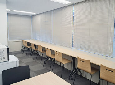 ▼東梅田・北新地から徒歩圏内!
アクセスも良く、ランチには困らない♪
写真は休憩スペース!
広々していて充実しています◎