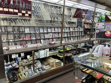 ＼販売経験・国籍などは不問／
日本語の勉強や販売の経験も積めます★
中国、インドネシア、台湾出身のスタッフが活躍中です！