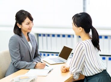 アデコ株式会社/A01543450 20代・30代・40代のスタッフが活躍中！
異業種から転職した先輩も多数いるので、
事務未経験の方も安心してスタートできます♪