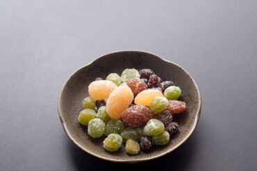 甘納豆やどらやきなど
見た目にも愛らしい季節の生菓子
上品な箱入り和菓子です♪