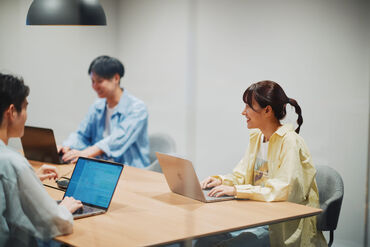 東京に本社を構える急成長企業です!
シフトも安定して働けますよ◎