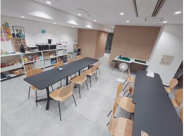 服装・髪色・ネイル・ヒゲなど全部自由で自分らしく働ける♪
成果に応じて時給UPも可能なので、頑張りがしっかり評価されます！